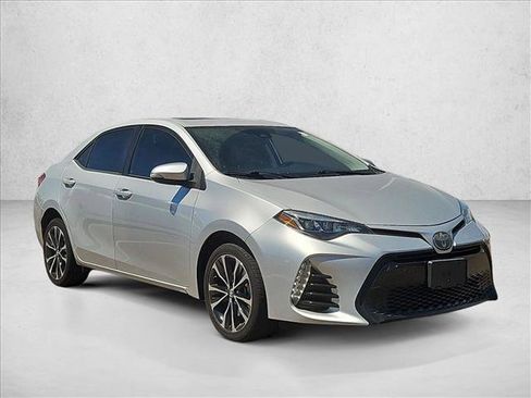 Used 2018 Toyota Corolla SE w/ SE Premium Package FWD image 3
