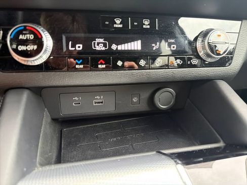 Used 2024 Mitsubishi Outlander SEL AWD/4WD image 38