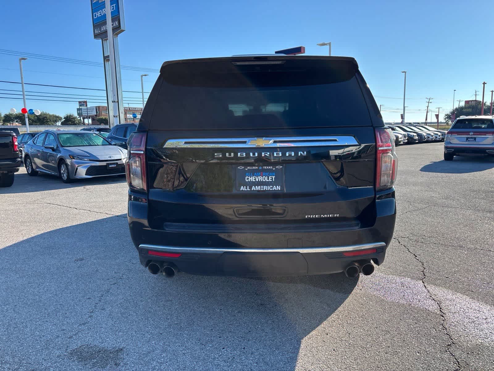Used 2022 Chevrolet Suburban Premier w/ Premium Package AWD/4WD image 6