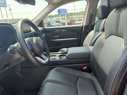 Used 2024 Honda Pilot Touring image 16