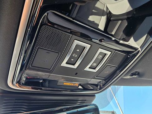 New 2026 Land Rover Range Rover Velar Dynamic SE image 33