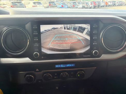 Used 2021 Toyota Tacoma SR5 image 31