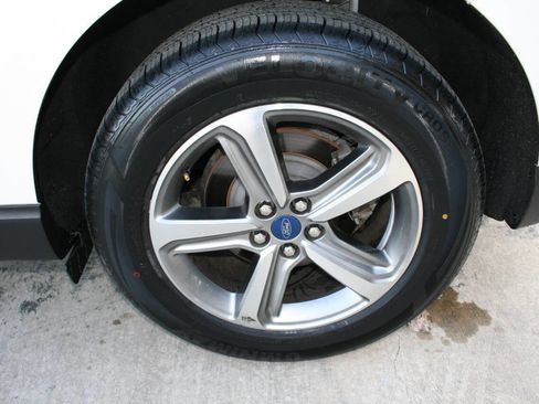 Used 2019 Ford Edge SEL w/ Equipment Group 201A image 25