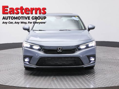 Used 2022 Honda Civic Touring image 2