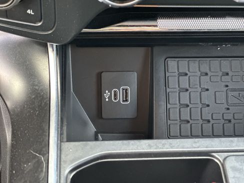 Used 2025 Ford F150 Raptor AWD/4WD image 38