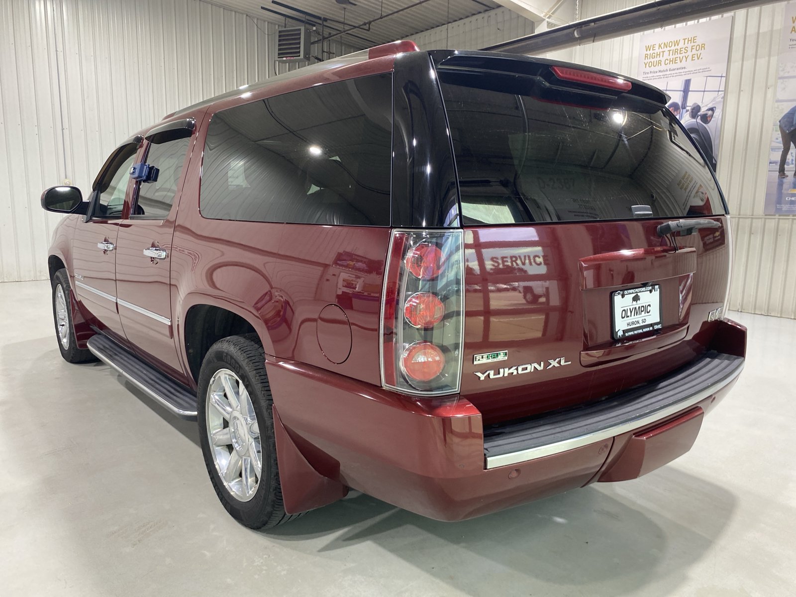 Used 2011 GMC Yukon XL Denali AWD/4WD image 5
