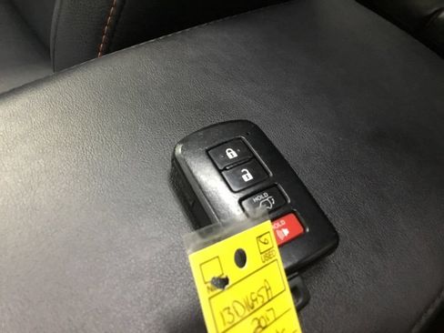 Used 2017 Toyota RAV4 SE AWD/4WD image 9