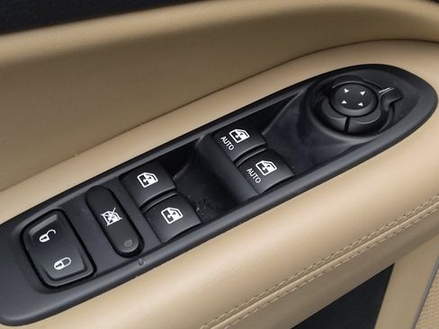 Used 2018 Jeep Compass Sport AWD/4WD image 27