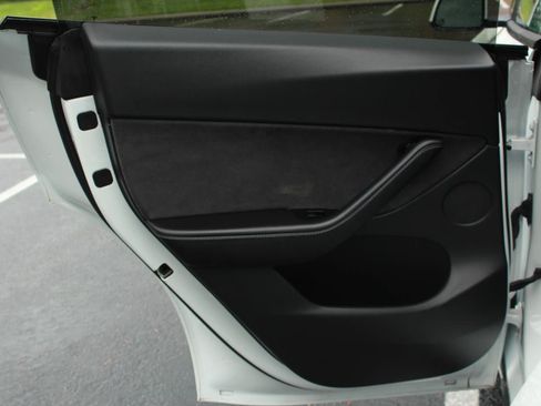 Used 2021 Tesla Model Y Long Range AWD/4WD image 26