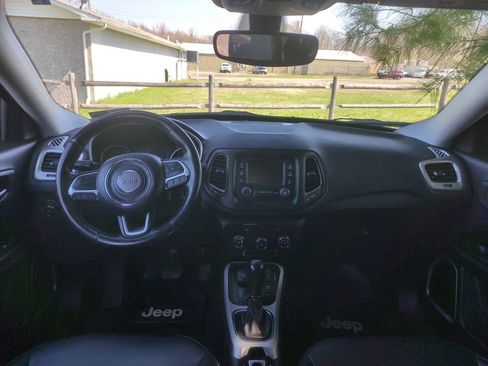 Used 2018 Jeep Compass Latitude AWD/4WD image 9