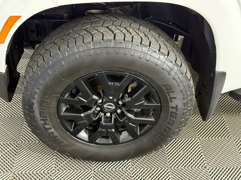 Used 2023 Nissan Frontier SV w/ Midnight Edition Package image 13