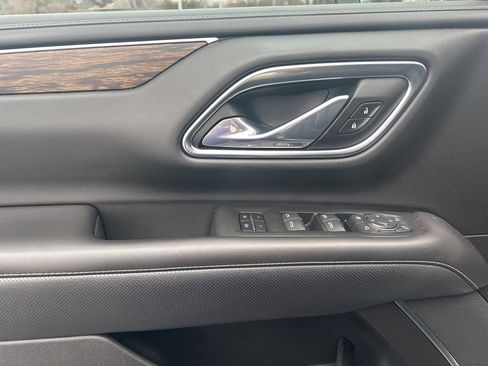 Used 2021 Chevrolet Suburban Premier image 10