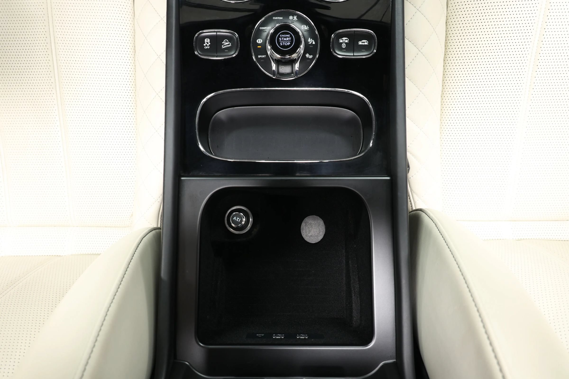 Used 2017 Bentley Bentayga AWD/4WD image 40