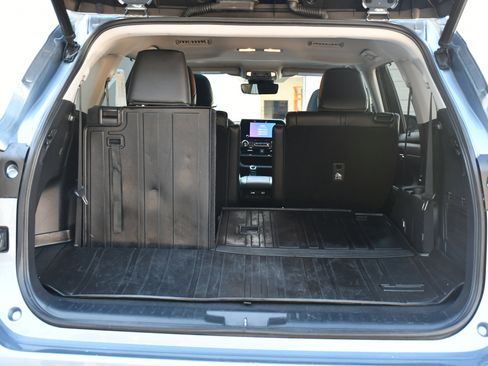 Certified 2023 Toyota Highlander XLE image 19