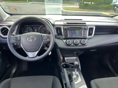 Used 2018 Toyota RAV4 LE FWD image 14