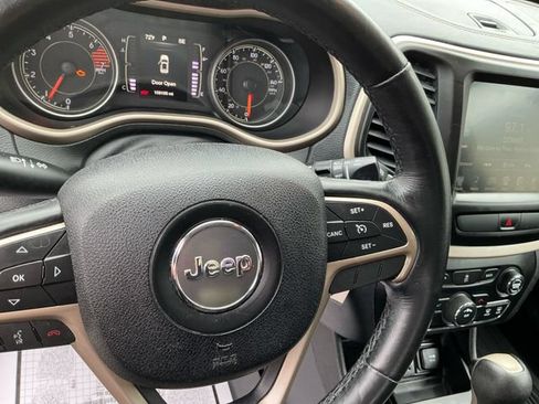 Used 2016 Jeep Cherokee Latitude w/ Cold Weather Group FWD image 25