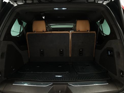 Used 2021 Cadillac Escalade ESV Premium Luxury image 6