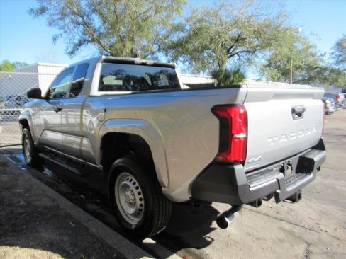 Used 2025 Toyota Tacoma SR image 3