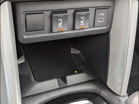 Used 2025 Toyota Corolla Cross XSE image 13