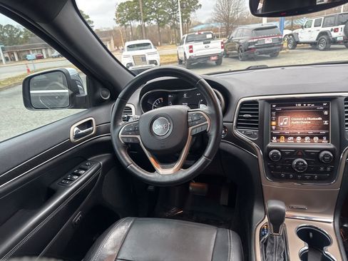 Used 2017 Jeep Grand Cherokee Limited image 9
