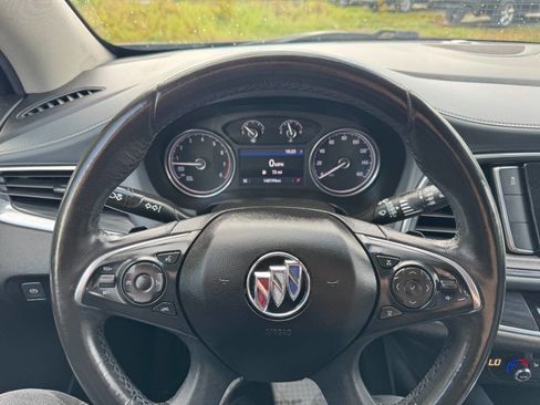 Used 2020 Buick Enclave Essence image 24