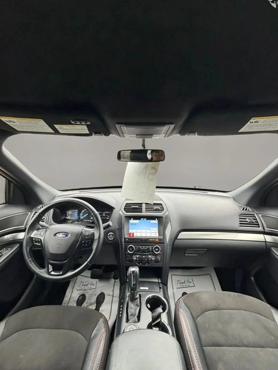 Used 2018 Ford Explorer XLT w/ Equipment Group 202A AWD/4WD image 15