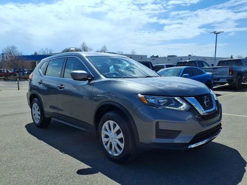 Used 2019 Nissan Rogue S image 3