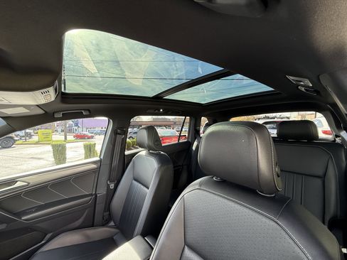 Used 2023 Volkswagen Tiguan SE R-Line image 30