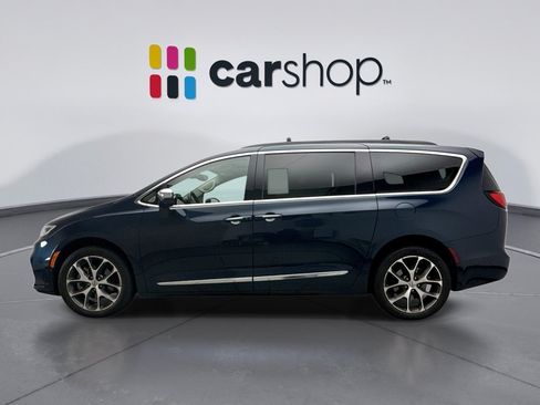 Used 2022 Chrysler Pacifica Limited AWD/4WD image 2