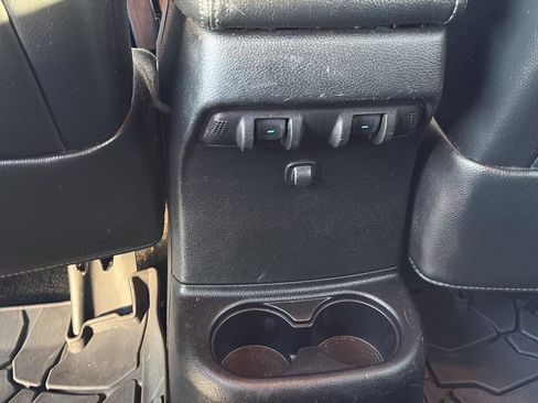 Used 2014 Jeep Wrangler Altitude image 17