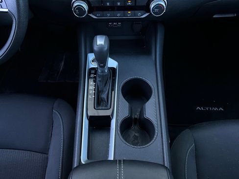 Used 2025 Nissan Altima 2.5 SV image 15