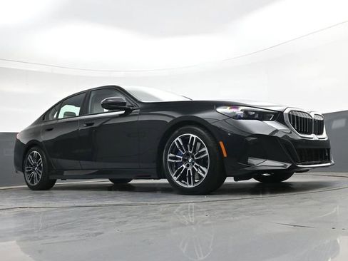 Used 2024 BMW 540i xDrive w/ Premium Package AWD/4WD image 29
