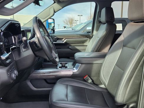 Used 2024 Chevrolet Silverado 3500 LTZ w/ LTZ Premium Package image 8