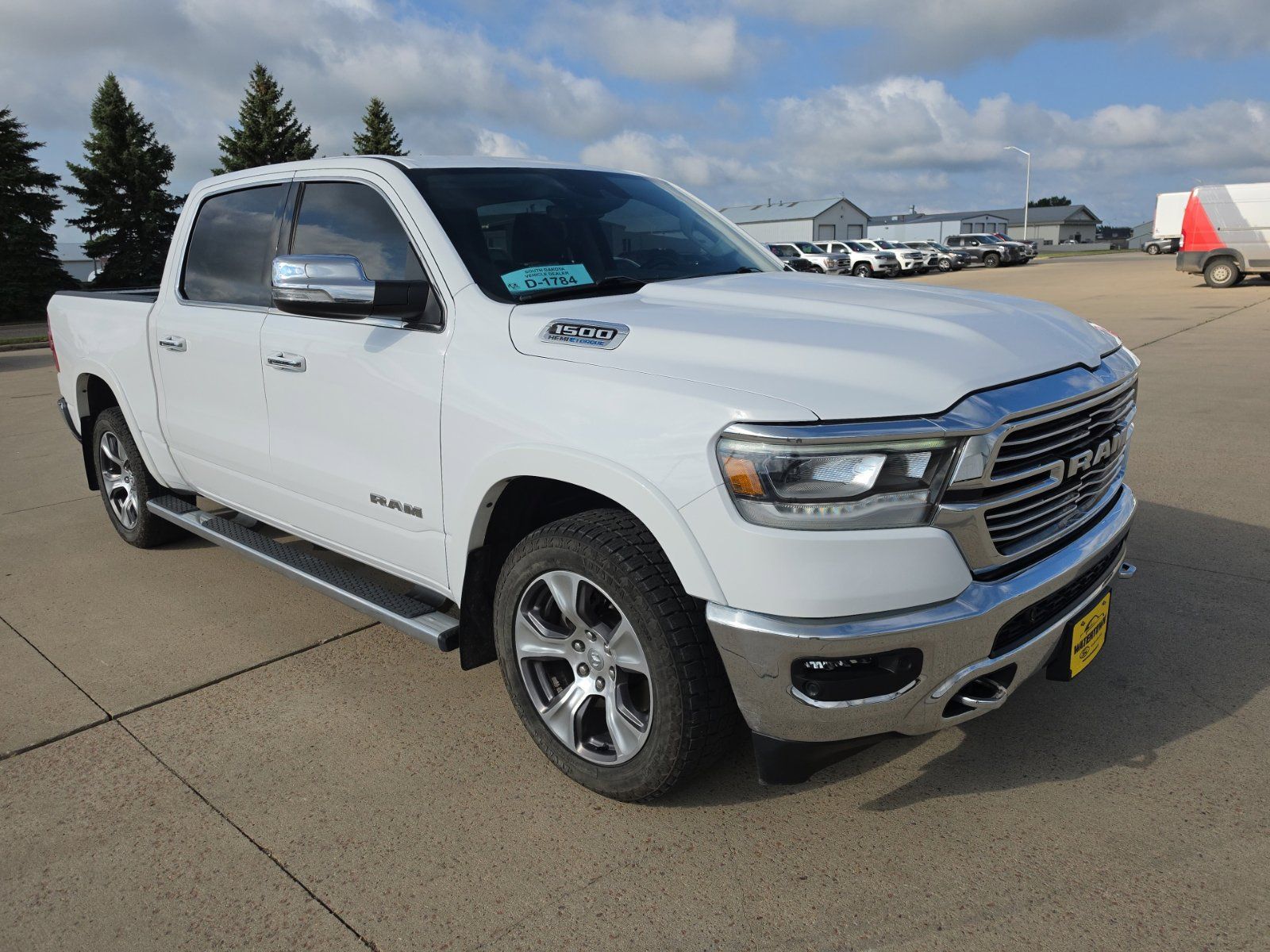 Used 2022 RAM 1500 Laramie AWD/4WD image 2