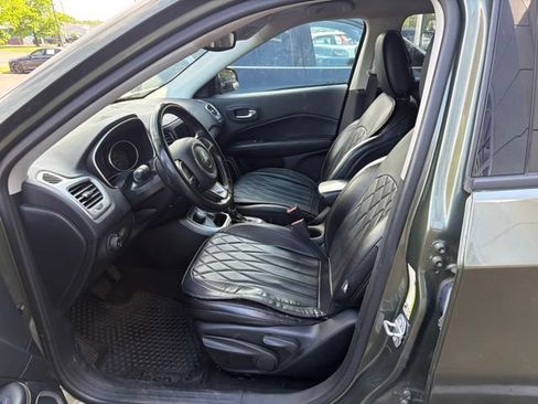 Used 2019 Jeep Compass Latitude w/ Cold Weather Group AWD/4WD image 3