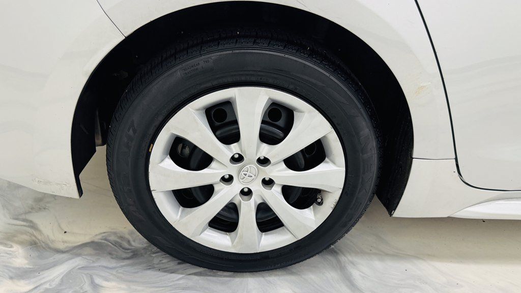 Used 2021 Toyota Corolla LE FWD image 12