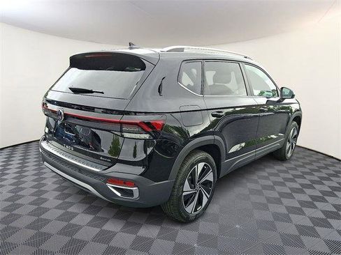 New 2025 Volkswagen Taos SE image 6