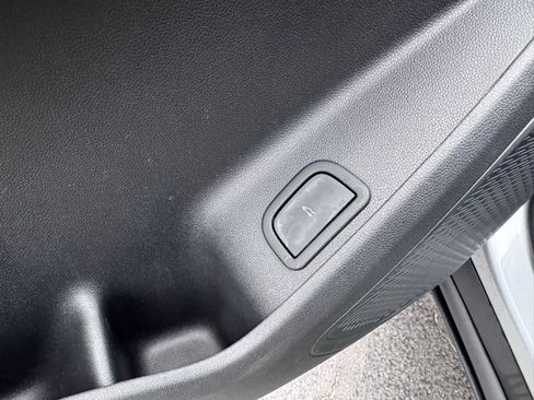 Used 2024 Chevrolet Traverse LT image 23