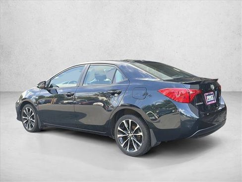 Used 2018 Toyota Corolla SE w/ SE Premium Package FWD image 7