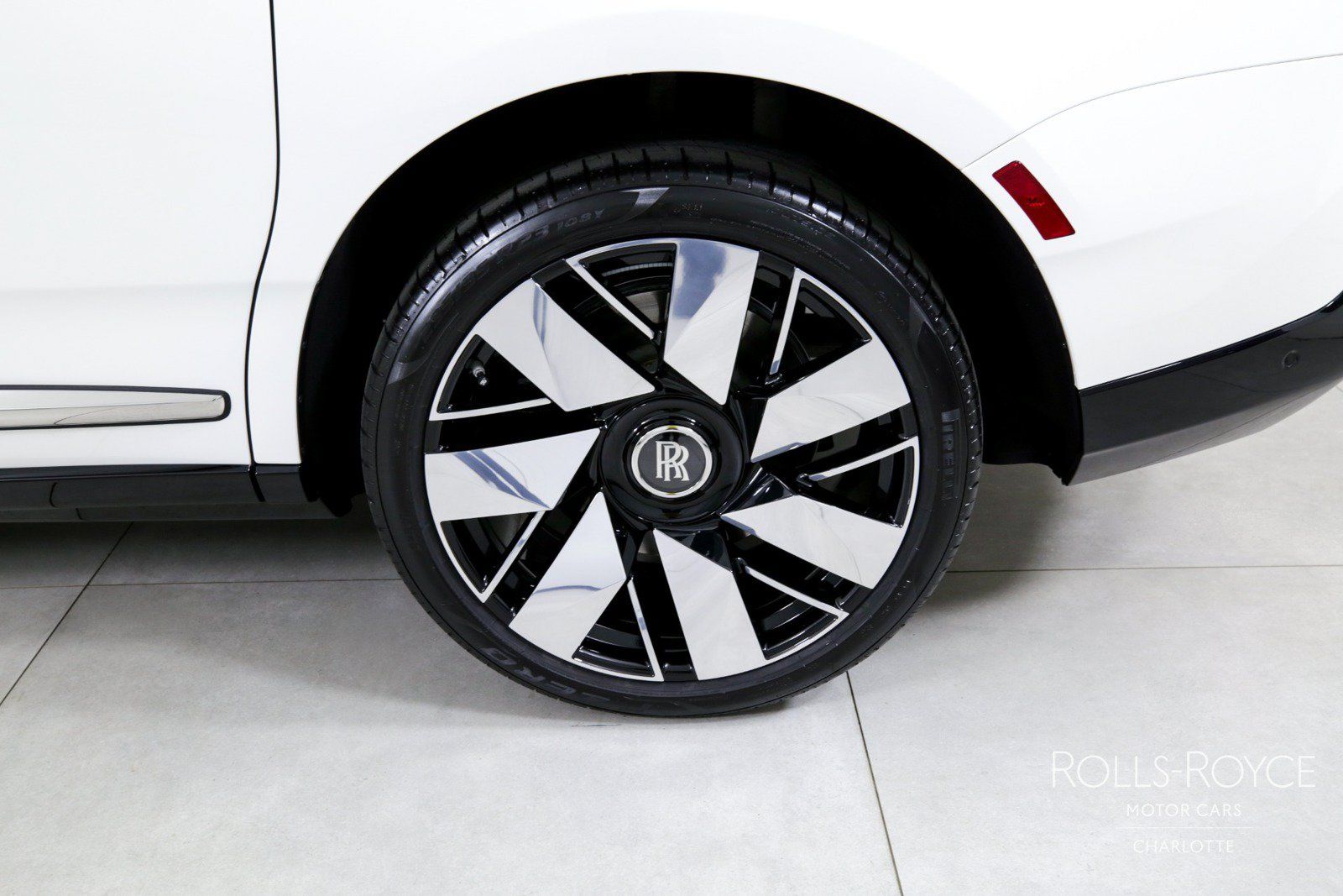 Used 2025 Rolls-Royce Cullinan AWD/4WD image 37