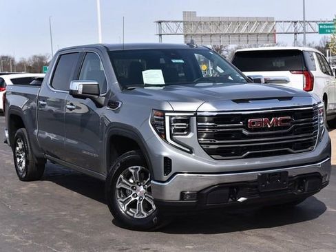 Used 2025 GMC Sierra 1500 SLT image 2