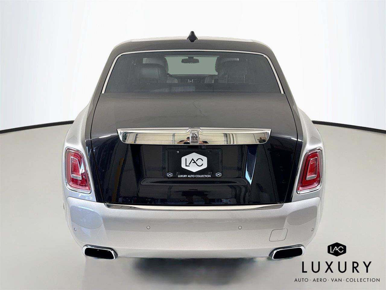 Used 2023 Rolls-Royce Phantom Sedan RWD image 6