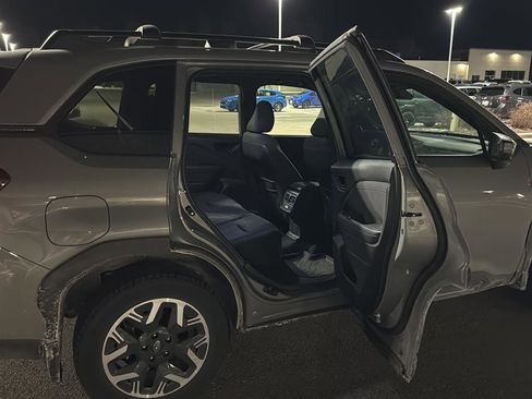 Used 2025 Subaru Forester Premium image 17