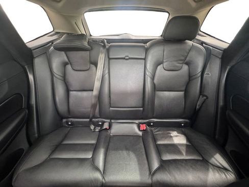 Used 2023 Volvo XC60 T8 Plus image 18