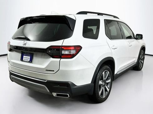 Used 2025 Honda Pilot Touring image 7