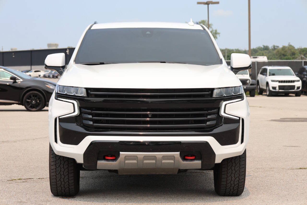 Used 2022 Chevrolet Tahoe Z71 w/ Luxury Package AWD/4WD image 2