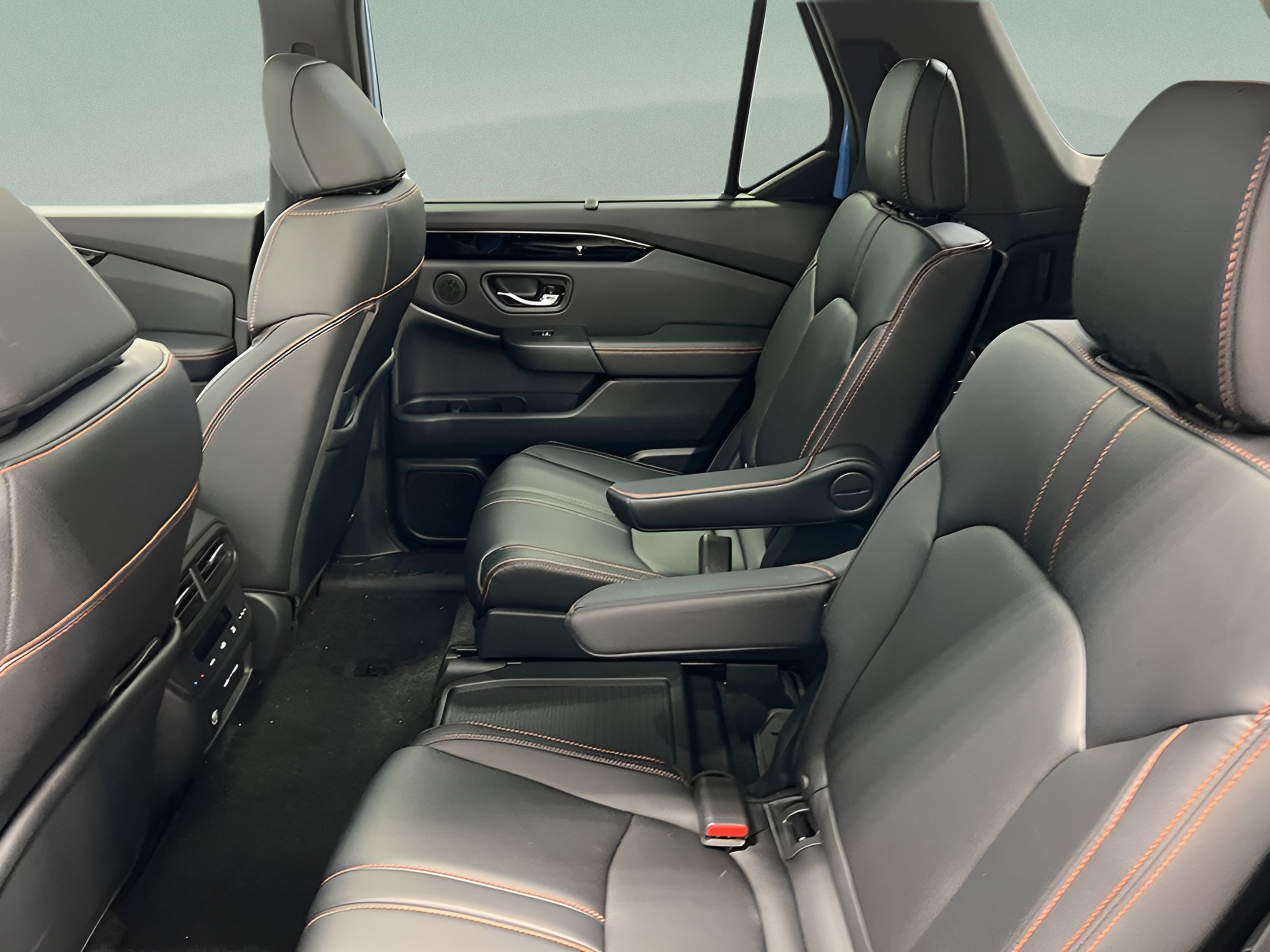 Used 2025 Honda Pilot TrailSport image 31