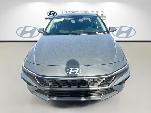 New 2026 Hyundai Elantra Limited FWD image 2