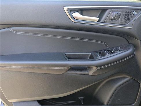 Used 2023 Ford Edge Titanium image 9