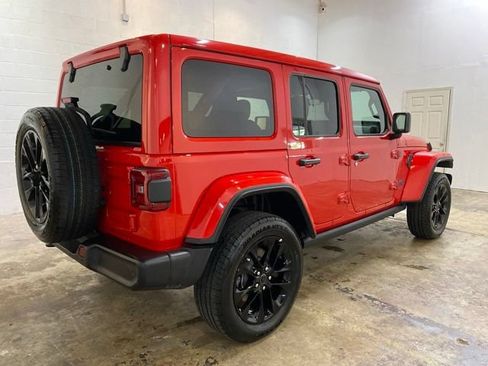Used 2025 Jeep Wrangler Unlimited Sahara w/ Safety Group AWD/4WD image 5